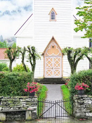 Norway road trip route: church door in Utvik