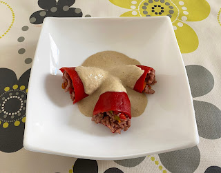 Pimientos del Piquillo rellenos con salsa de nueces