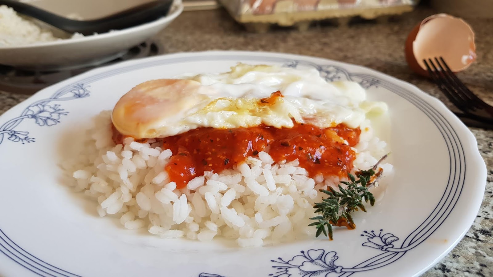 ARROZ con TOMATE y HUEVO FRITO