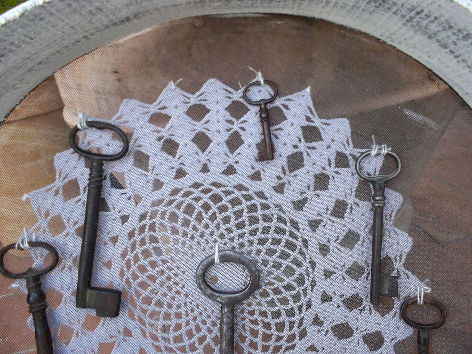 Taglia, incolla e decora Vecchio setaccio