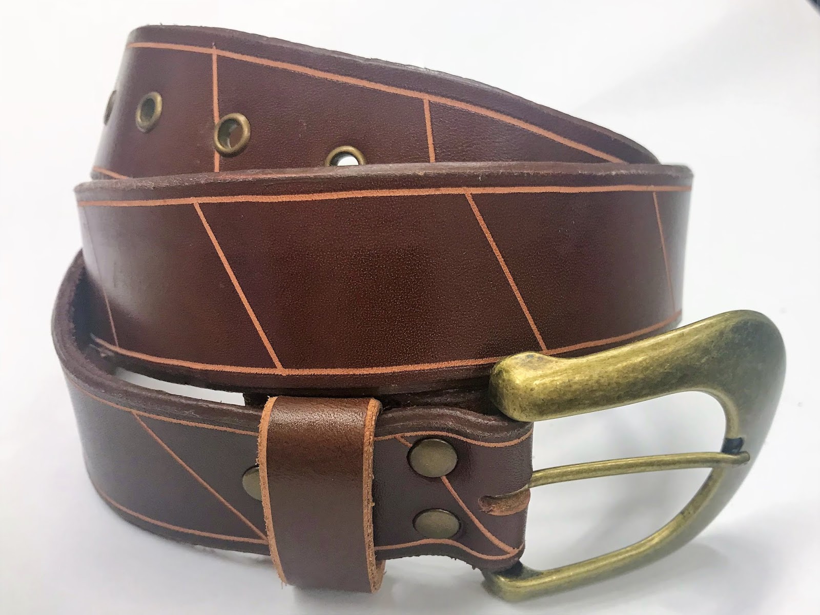 La ventana del cuero: Cinturón artesanal de cuero