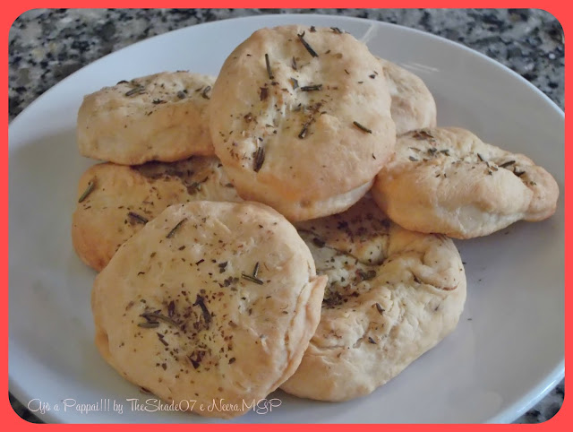 Fotografia della ricetta Is panineddusu cun spiccu e origanu