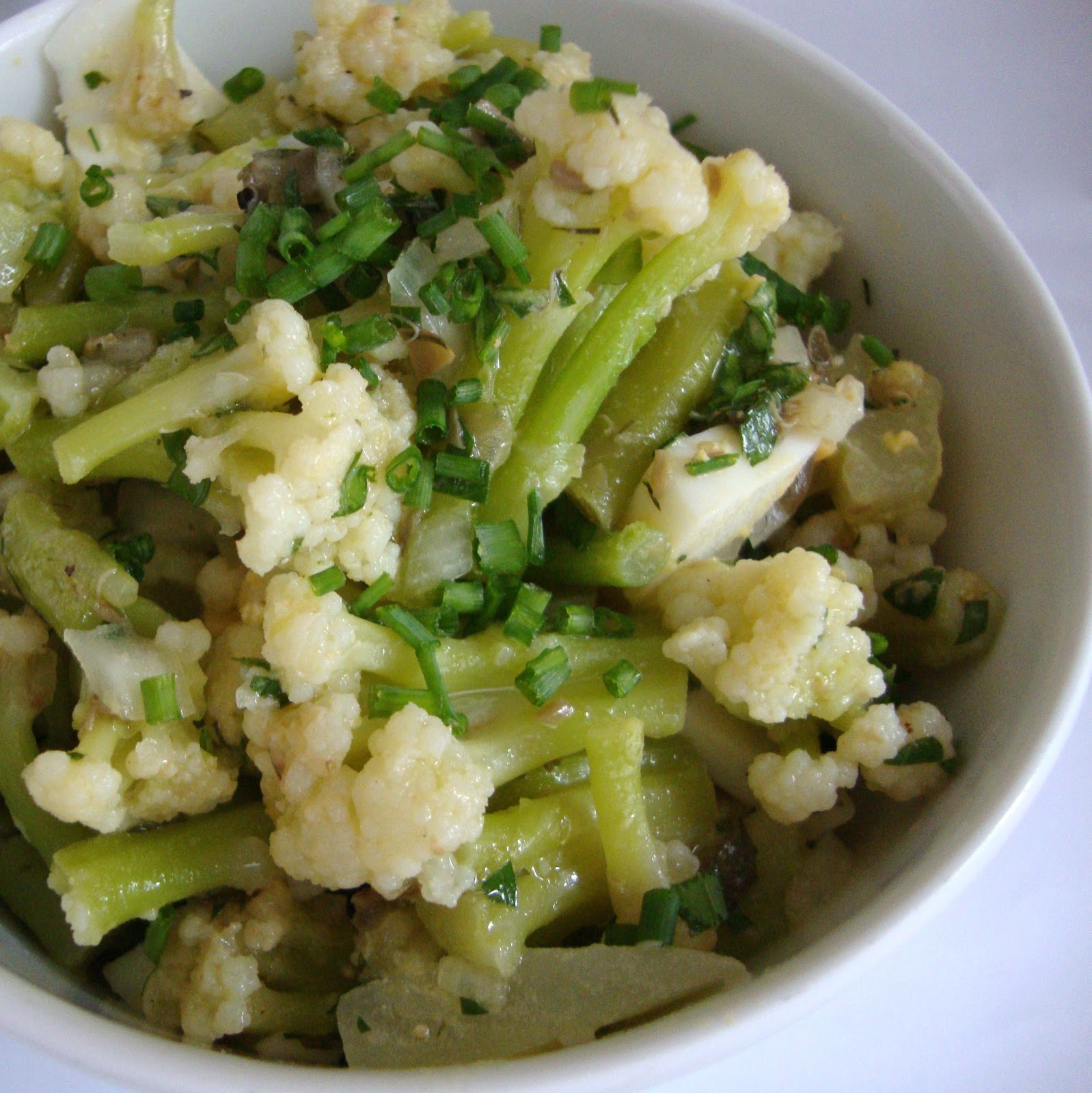 Cooketteria: Nachgekocht: Russischer Blumenkohlsalat mit Ei