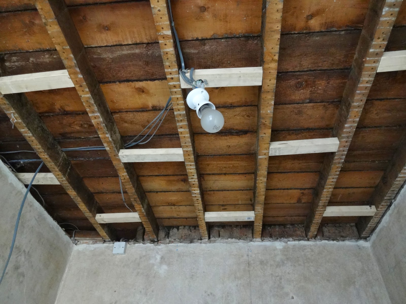 Ceiling Noggins Kezzabeth Diy Renovation Blog