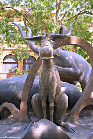 Thidwick the Big-Hearted Moose en el Jardín del Dr. Seuss en Springfield Thidwick the Big-Hearted Moose en el Jardín del Dr. Seuss en Springfield