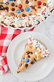 This patriotic cookie cake is so easy to make, and so festive for the 4th of July!