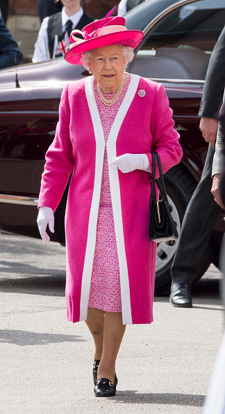 Royal Family Around the World: Queen Elizabeth II Visits Berkhamsted ...