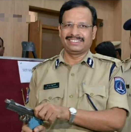 ১১বছর আগের চেনা ছকেই এনকাউন্টার 'নায়ক' সজ্জানের 1 ১১বছর আগের চেনা ছকেই এনকাউন্টার 'নায়ক' সজ্জানের