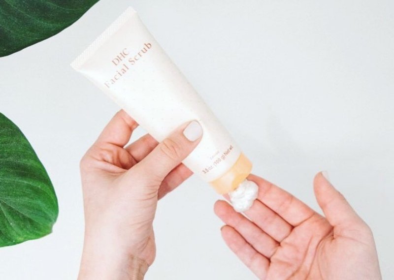 Kem tẩy tế bào chết da mặt DHC Facial Scrub