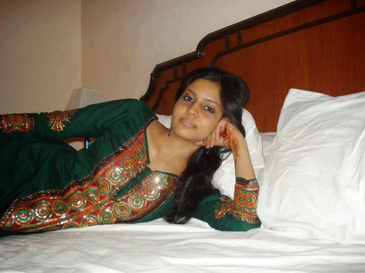 Beautiful Desi Sexy Girls Hot Videos Cute Pretty Photos Cute Pakistani Girls Hot Photos In Bedroom 
