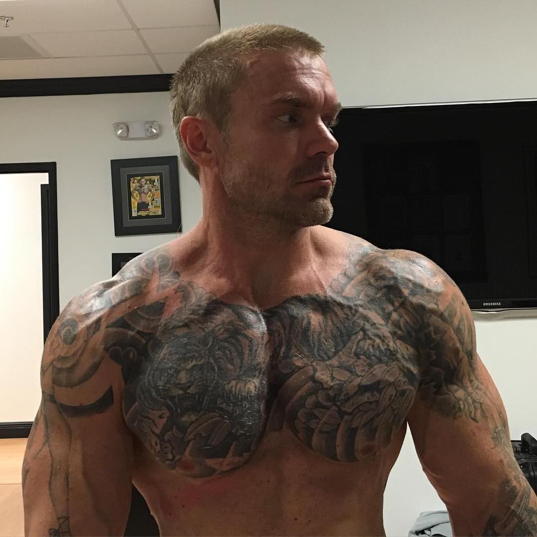 masculine-strong-alpha-male-daddy-james-grage-muscular-tattoo-body