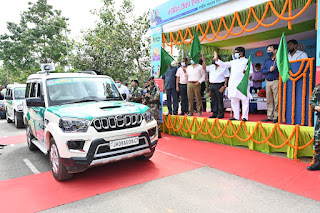श्री हेमन्त सोरेन ने Suport of CARE India in Covid-19 vaccine Drive (टीका एक्सप्रेस) in Jharkhand वैन को हरी झंडी दिखाकर किया रवाना 4 THE NEWS FRAME