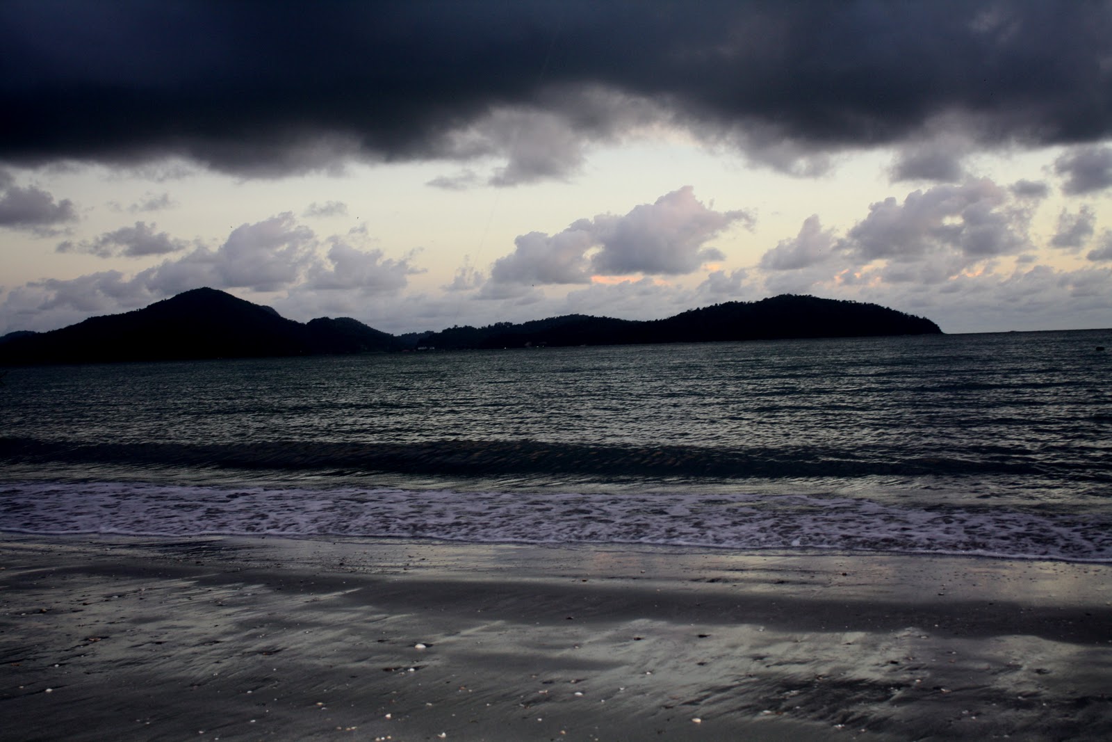 Lensa Foto Malaysia Pemandangan Laut BW Lensa Foto Malaysia Pemandangan Laut BW