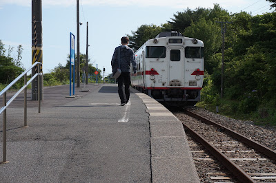 津軽線三厩駅に停車するキハ40