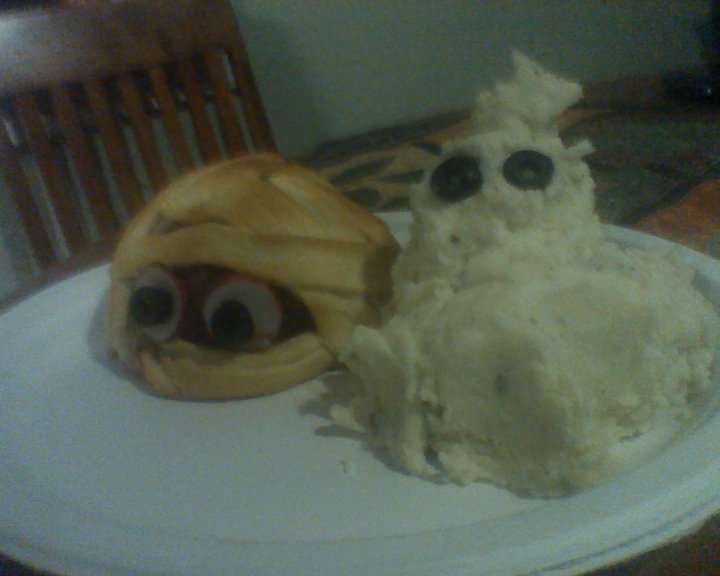 What's cooking in Lindsay's Kitchen? Mummy Meatloaf and Ghost Mashed