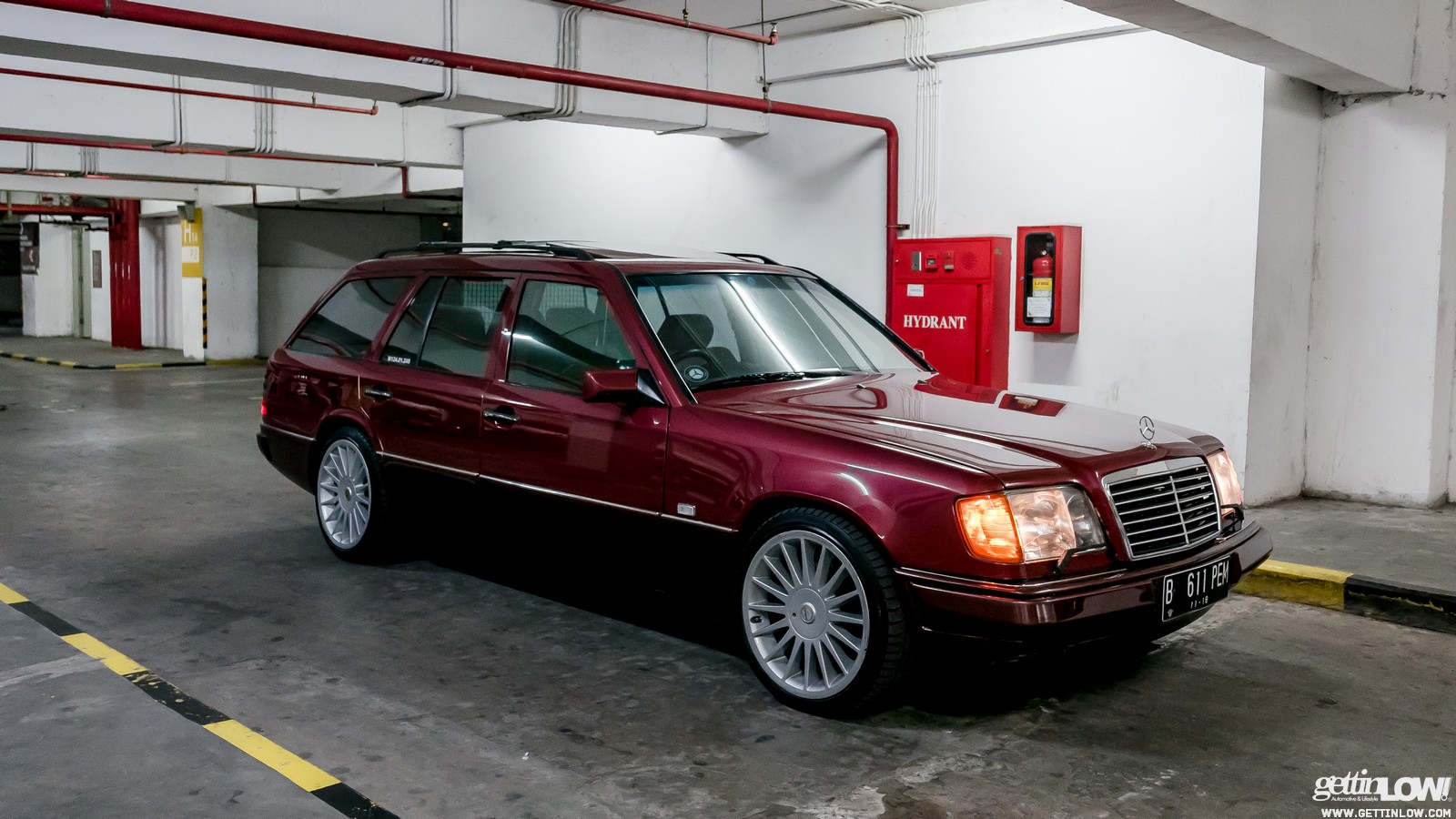 Mercedes Benz w124 красный