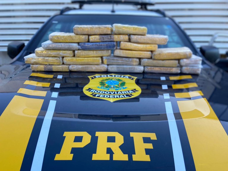 Campos Sales-CE: PRF prende três homens por tráfico de drogas após encontrar mais R$ 900 mil em cocaína Campos Sales-CE: PRF prende três homens por tráfico de drogas após encontrar mais R$ 900 mil em cocaína