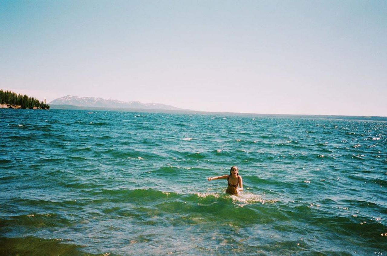 zoey deutch social media photos 08 05 2020 0 0 wednesday august 5 2020