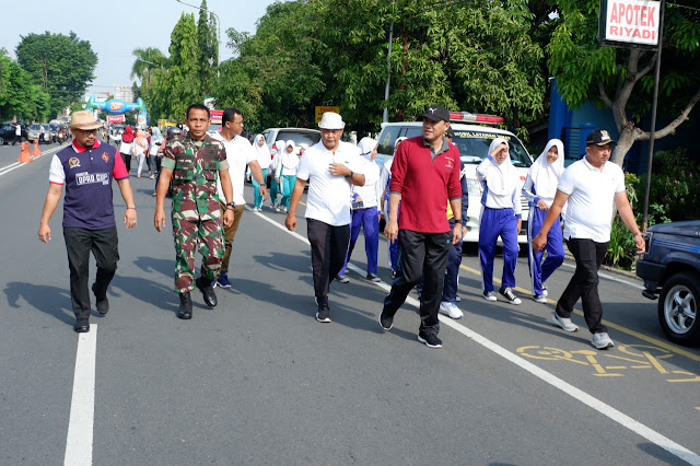 KodimKaranganyar - Lari 10K Meriahkan HUT DPRD Karanganyar ke 69