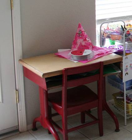 Childs Desk And Chair 40