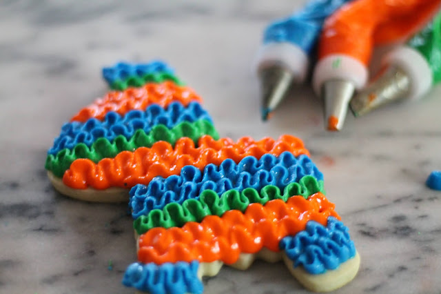 Piñata cookies to celebrate Hispanic Heritage Month @ www.thecookiecouture.com