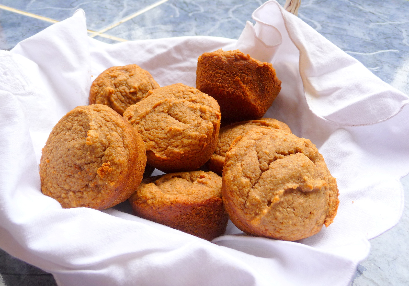 SPLENDID LOWCARBING BY JENNIFER ELOFF APPLESAUCE CINNAMON MUFFINS