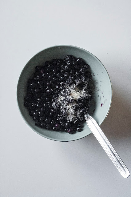 Tarte ai mirtilli, la ricetta facile e veloce con la pasta briseé step 1