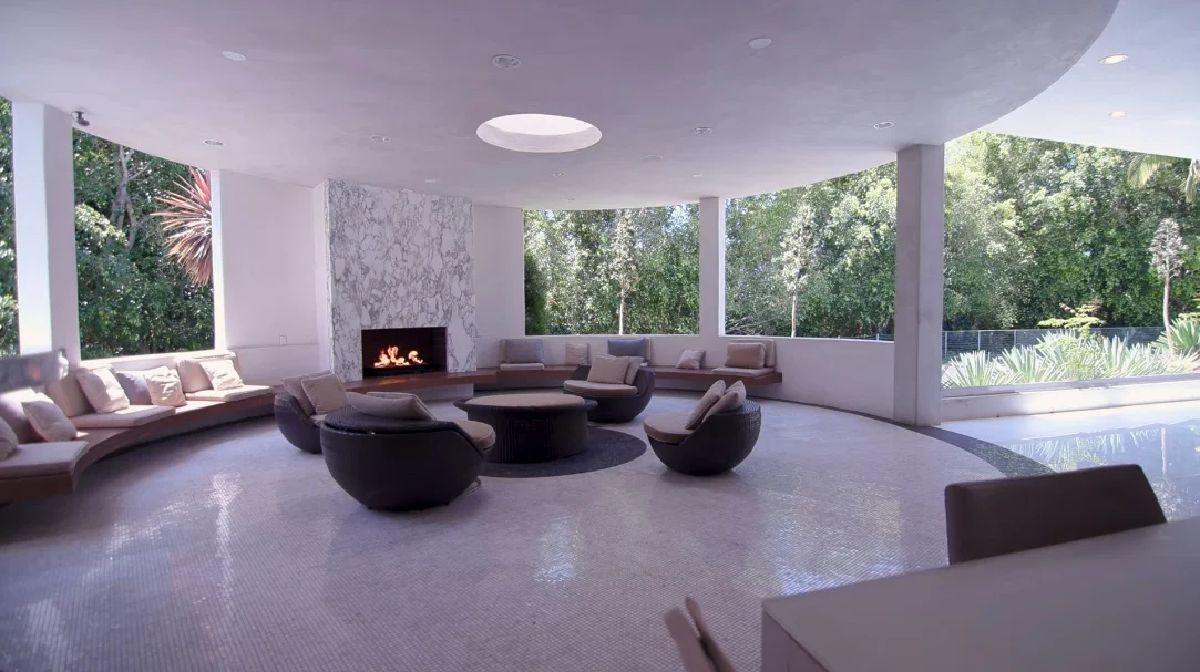 26 Interior Design Photos vs. 900 N Hillcrest Rd, Beverly Hills, CA Luxury Home Tour