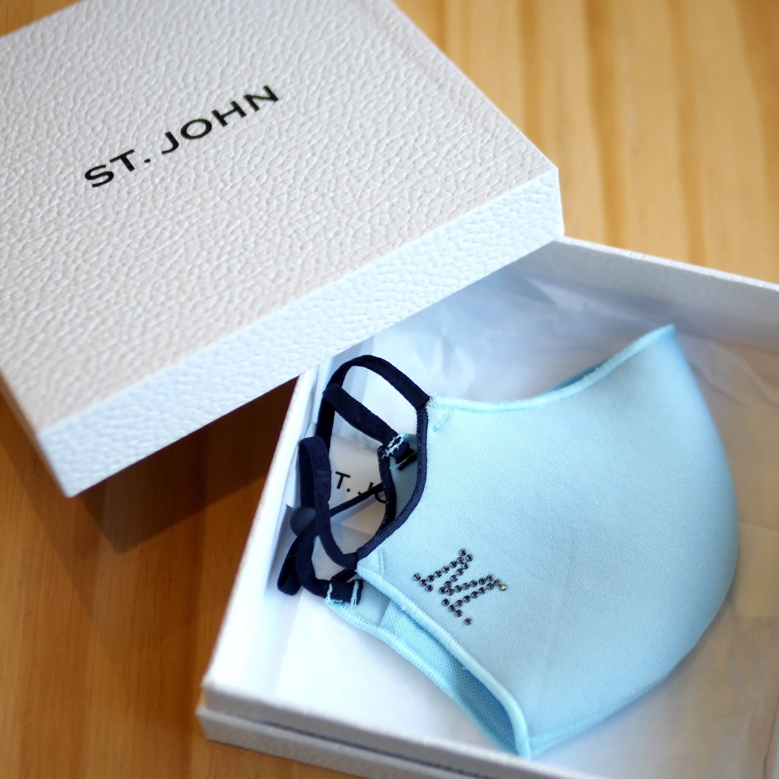 期間限定 St. John x Swarovski 水晶專屬口罩 StJohnKnits HereForYou 蘋果的化妝箱 by