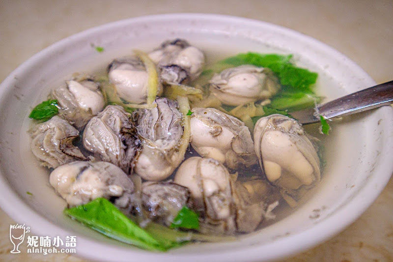 【寧夏夜市美食】圓環邊蚵仔煎。料多實在!根本是蚵仔專賣店 【寧夏夜市美食】圓環邊蚵仔煎。料多實在!根本是蚵仔專賣店