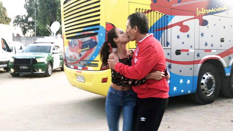 Un enamorado Mario Salas levantó la Copa Chile