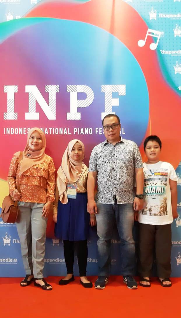 penampilan teteh rafa dengan lagu dangerous journey di indonesia national piano festival nurul sufitri mom lifestyle blogger event musik