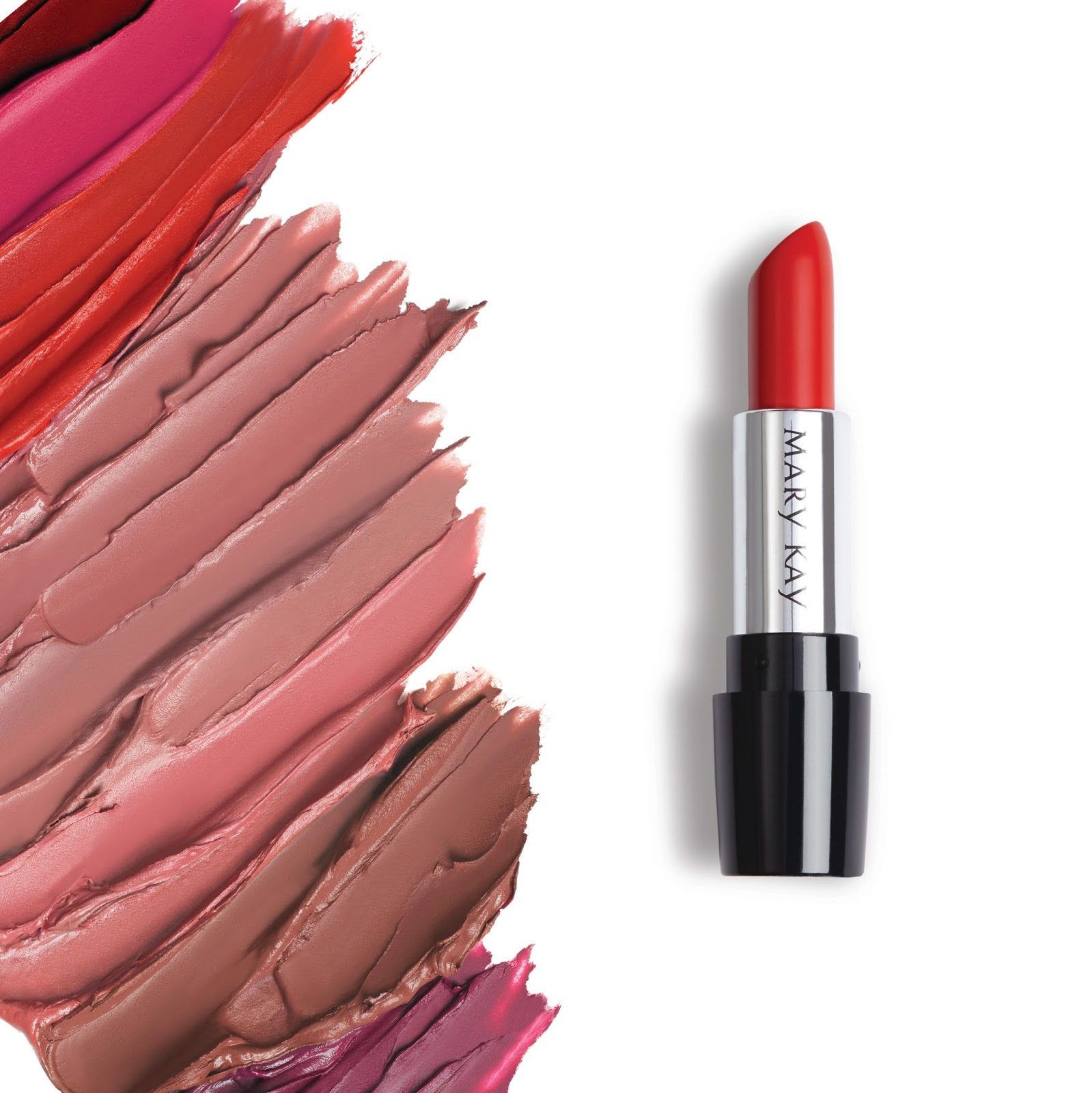 Alvertto CC Luce unos hermosos labios semi mate con Mary Kay.