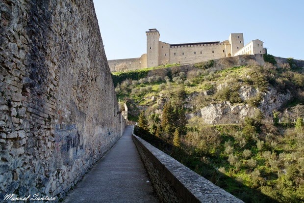 Spoleto, la rocca vista dal Ponte delle Torri Spoleto, la rocca vista dal Ponte delle Torri