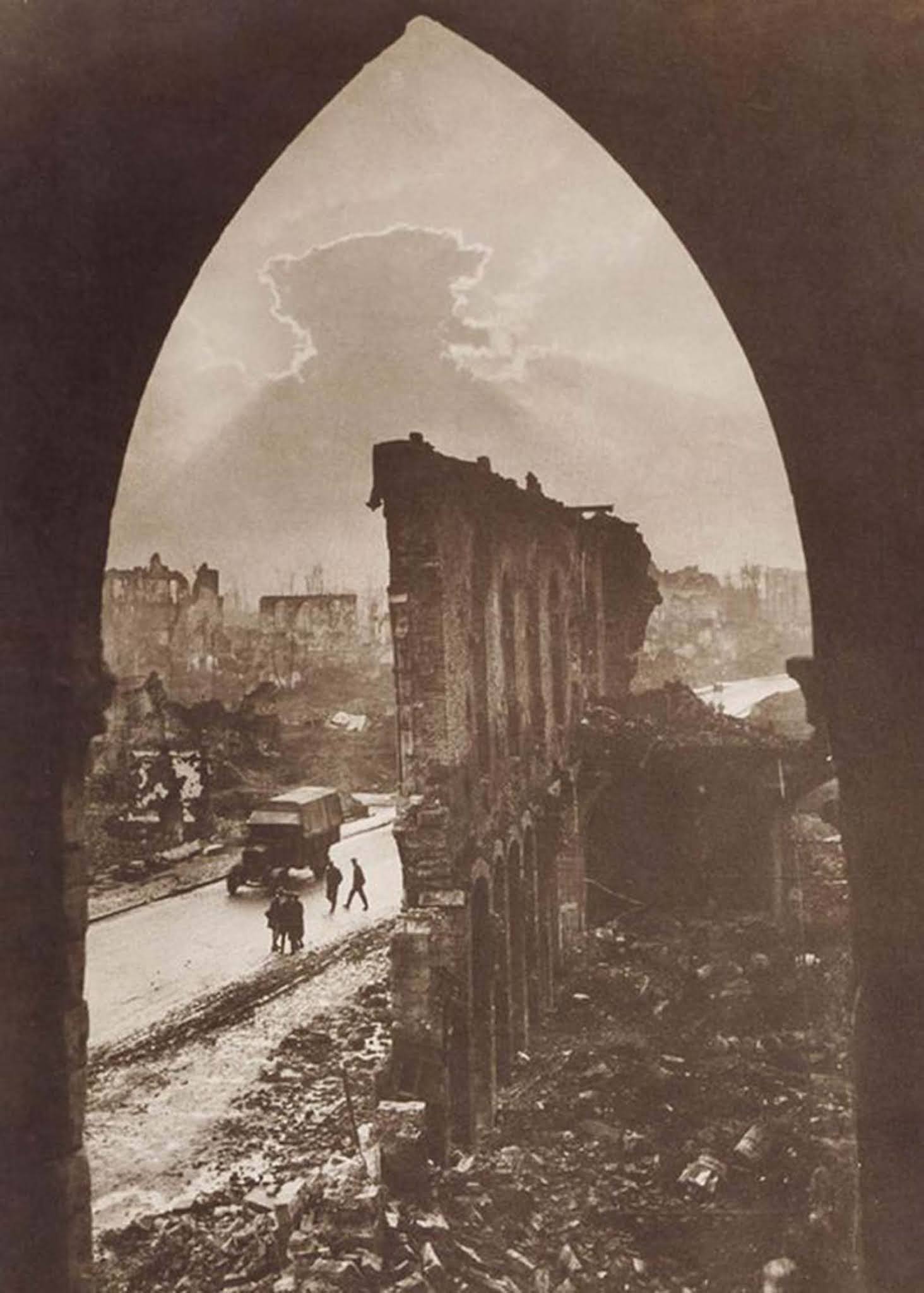 Western front photographs frank hurley
