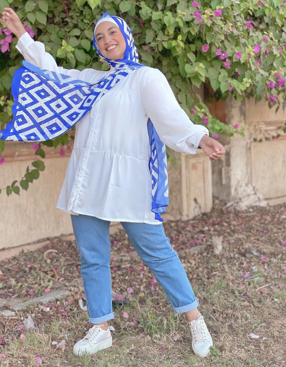 آخر صيحات القميص الأبيض للمحجبات w2.jpg
