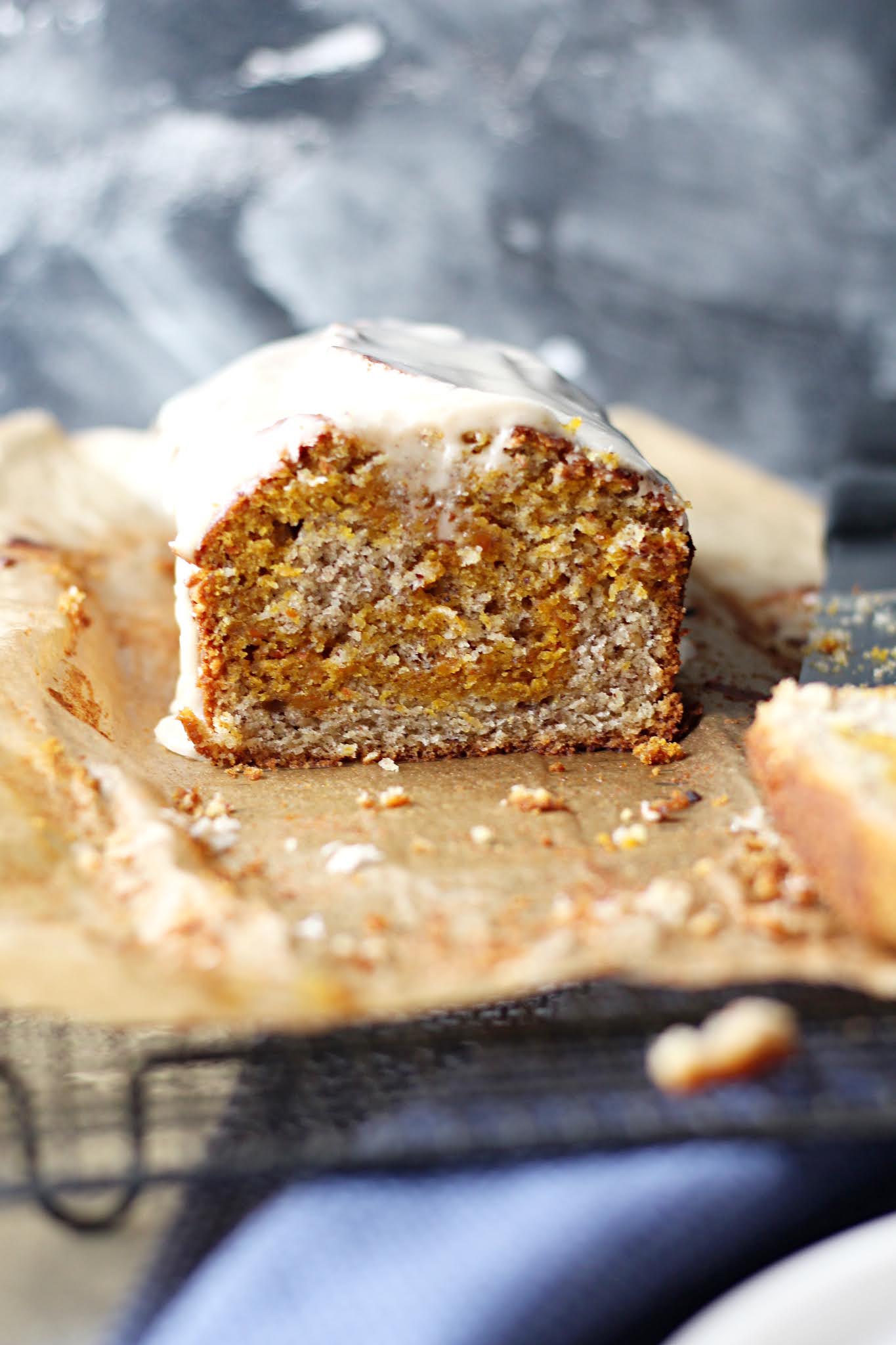 Marmor-Nuss-Kürbiskuchen aus der Kastenform mit Pumpkin-Spice-Guss ...