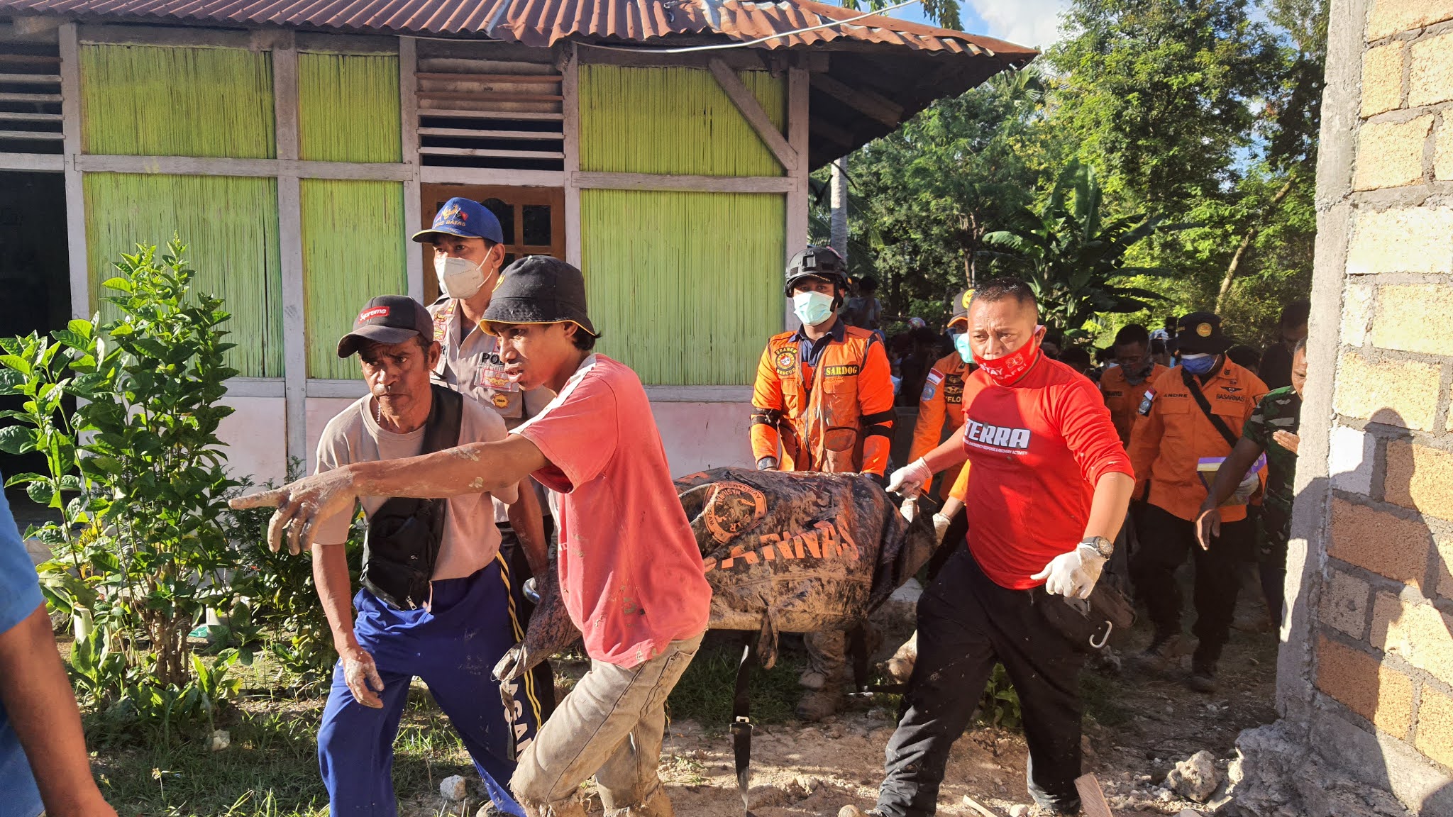 Telkomsel Terjunkan Tim Siaga Bencana TERRA untuk Pemulihan Infrastruktur Jaringan di NTT
