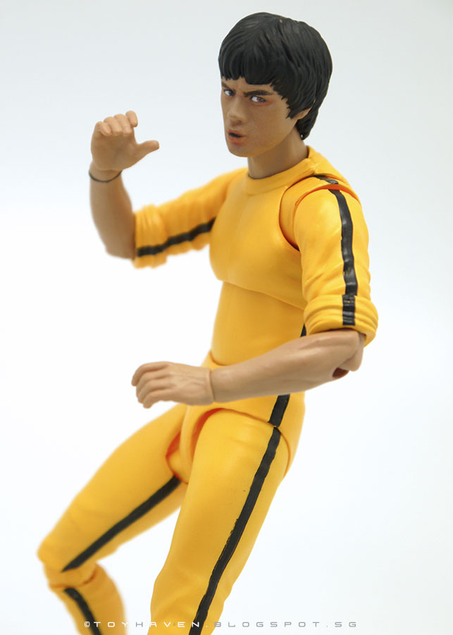 toyhaven: Review II: . Figuarts Game of Death Bruce Lee (Yellow Track  Suit) 14cm Tall Action Figure
