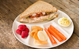 Sándwich y verduras