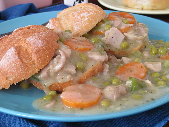 Булочки с куриной подливой, или завтрак по-американски (Biscuits with chicken gravy)