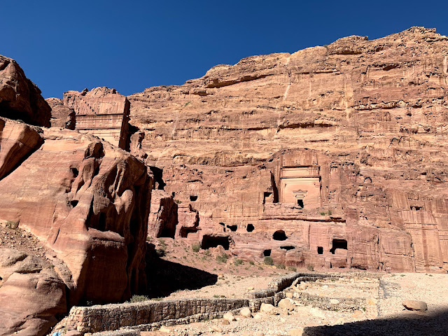 Primera de las Tumbas en la Fachada. Petra. Petra_Guia_Jordania