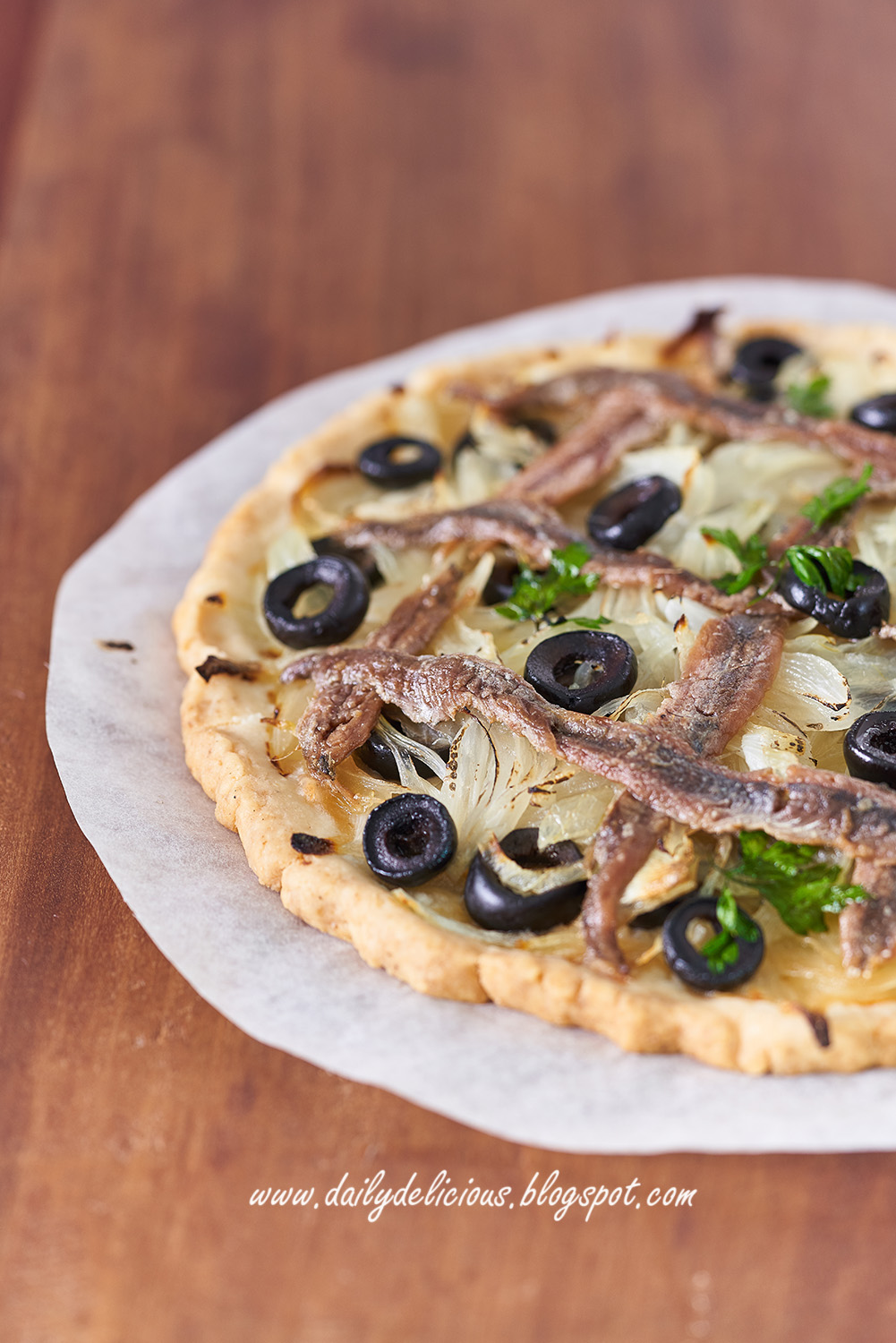 dailydelicious: Pissaladière: salty delicious dailydelicious: Pissaladière: salty delicious