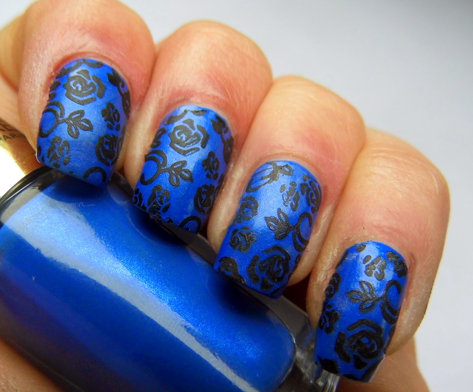 loreal-color-riche-rebel-blue-stamping-m65-essence-stamping-black-swatch-nail-art-picture