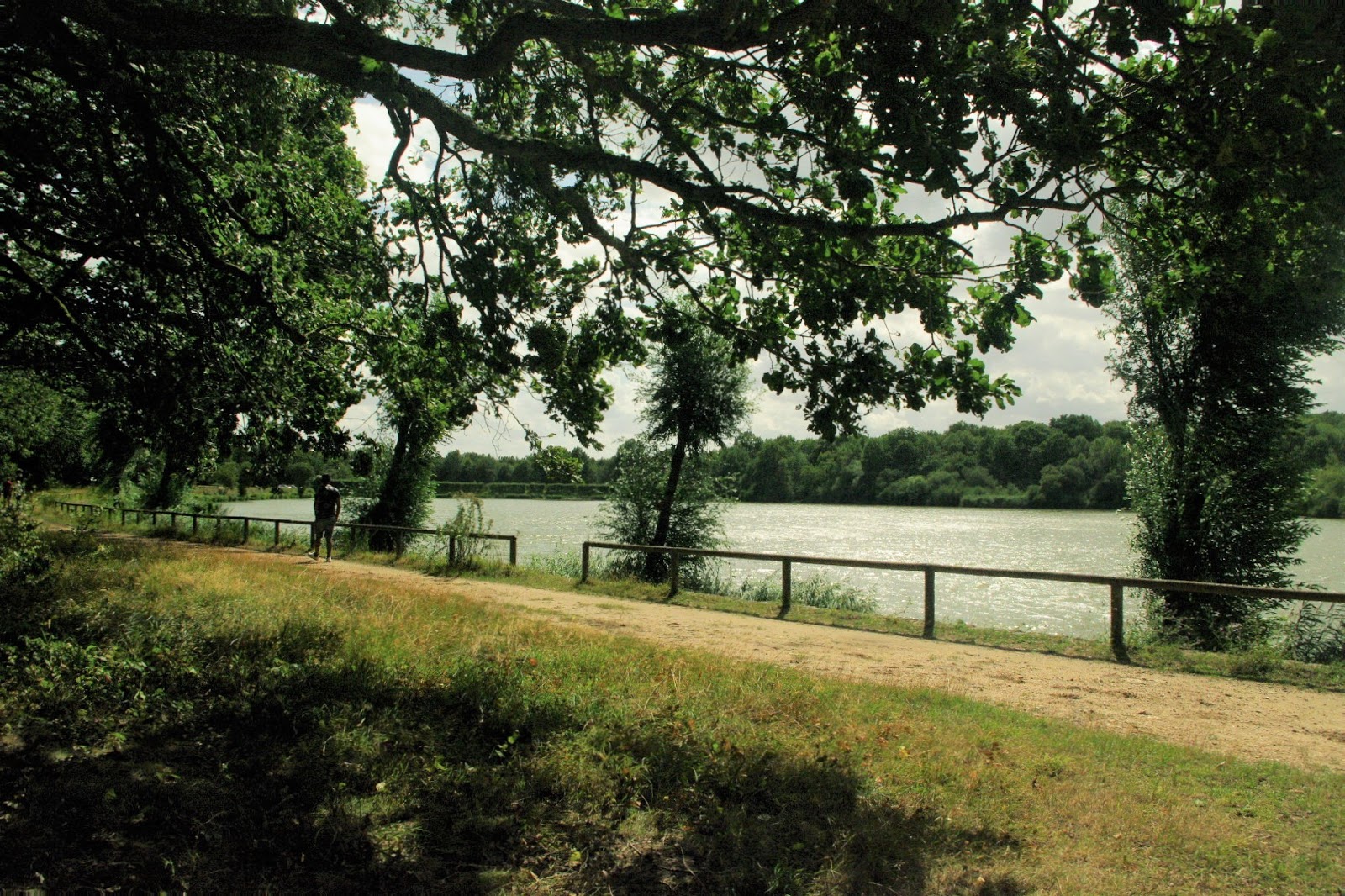 Charmes méconnus du Hurepoix . VIEILLE EGLISE EN YVELINES L'ETANG DE LA TOUR, L 'AQUEDUC Charmes méconnus du Hurepoix . VIEILLE EGLISE EN YVELINES L'ETANG DE LA TOUR, L 'AQUEDUC