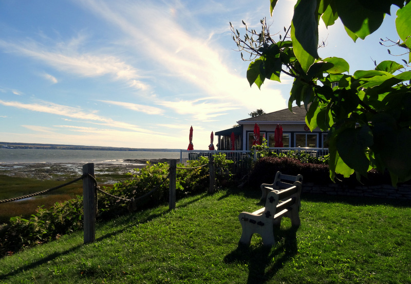 Lobster Roll & Cider Lunch at Resto de la Plage Îled’Orléans, Quebec