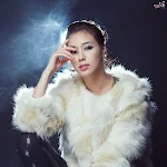 Kim Ha Yul – Gold Top Foto 5