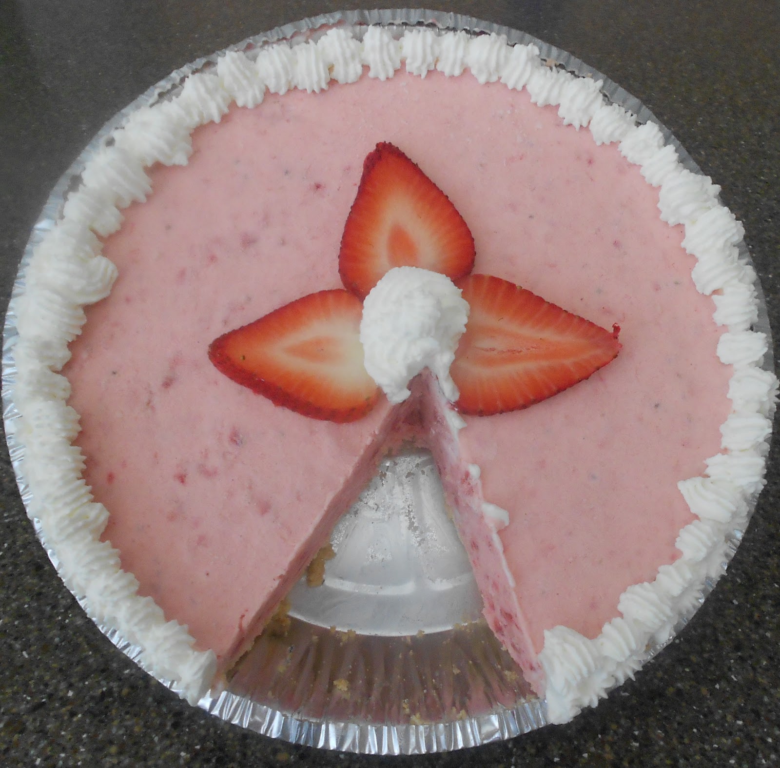 Baking Banquet FROSTY STRAWBERRY DAIQUIRI PIE (non alcoholic) with