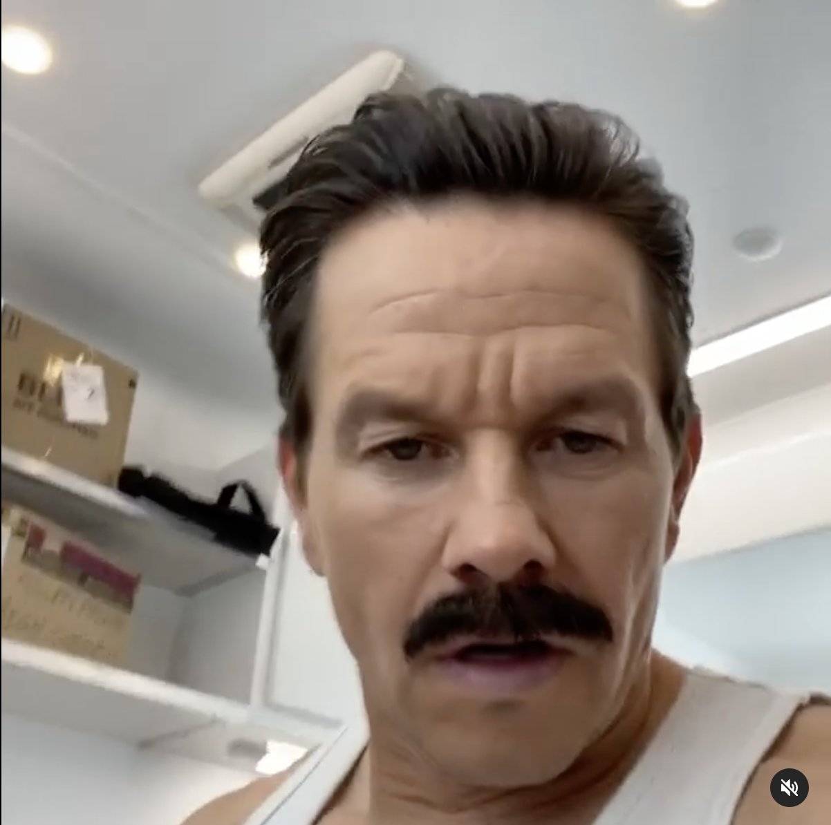 ENTREVISTA: Mark Wahlberg fala sobre Uncharted, Tom Holland e bigodes