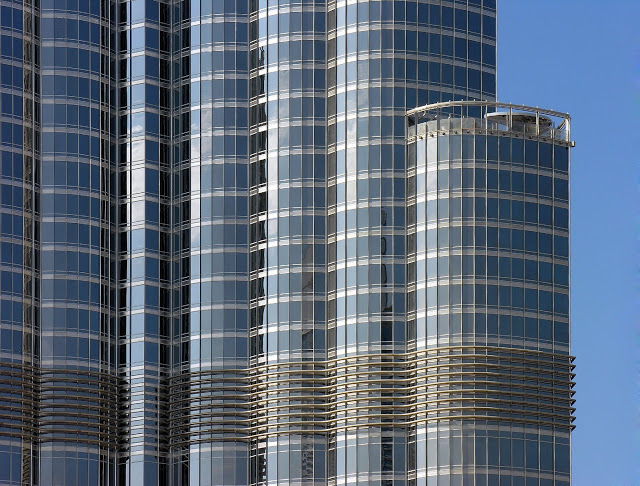 burj-khalifa-hotel-altura-dubai-vistas-tickets-discount-height-in-feet-planos-precios-pisos-detalle-fachada-ventanas-windows-brise-soleil-alas-terrazas